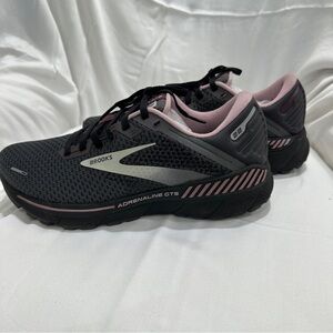 Brooks Women’s running shoes Adrenaline GTS 22 size 10 Medium (B)